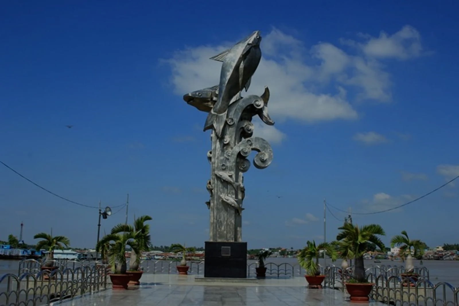 Pangasius Bocourti statue